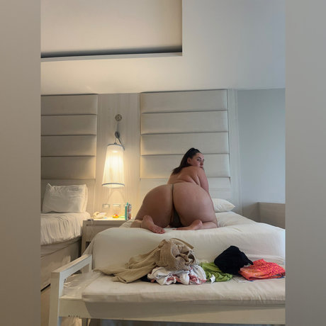Naakte gelekte OnlyFans-foto van Destiny Valentina