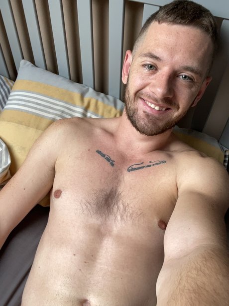 Naakte gelekte OnlyFans-foto van Matt