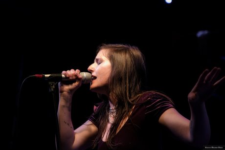 Songstress Kate