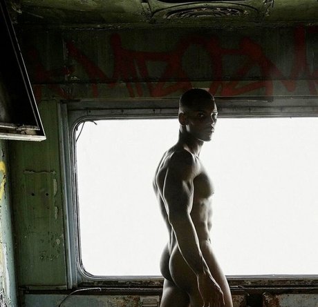Naakte gelekte OnlyFans-foto van Quinten Barnard