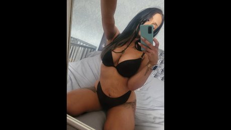 Naakte gelekte OnlyFans-foto van Queenred11