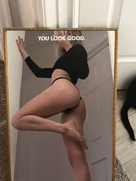 Naakte gelekte OnlyFans-foto van Bella