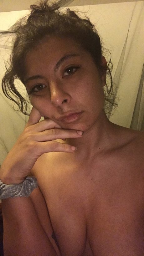 Naakte gelekte OnlyFans-foto van Naomi Baby