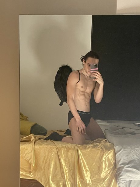 Naakte gelekte OnlyFans-foto van Prettyliltwunk