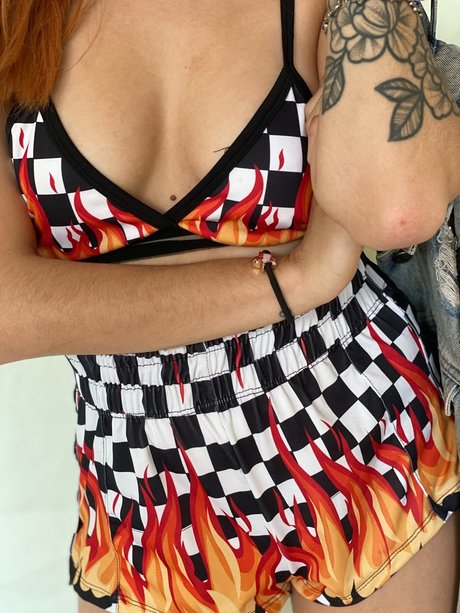 Naakte gelekte OnlyFans-foto van Rita Berge