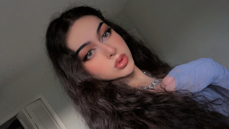 Naakte gelekte OnlyFans-foto van Regina