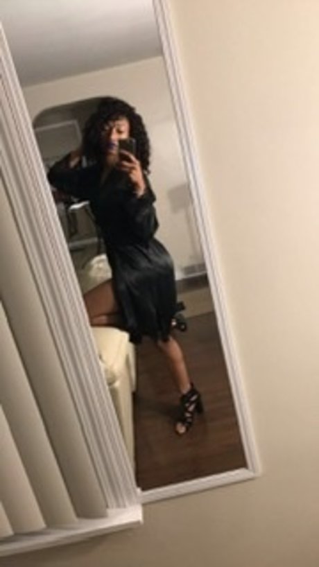 Naakte gelekte OnlyFans-foto van Ruby