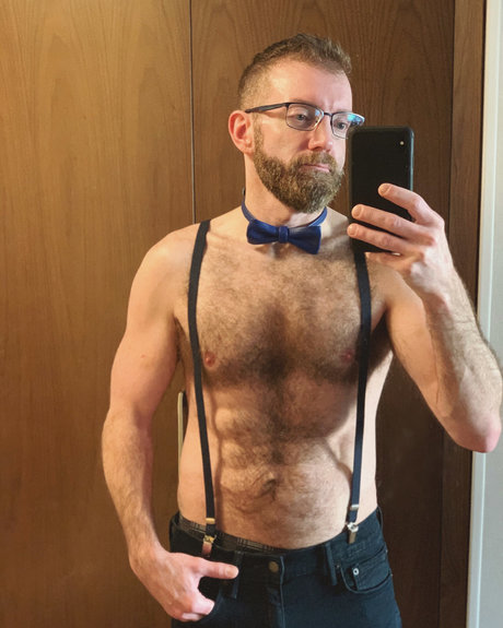 Naakte gelekte OnlyFans-foto van Urbanredneckbear