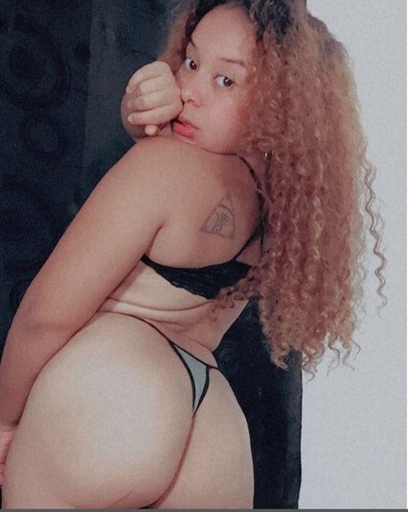 Naakte gelekte OnlyFans-foto van Raquel 
