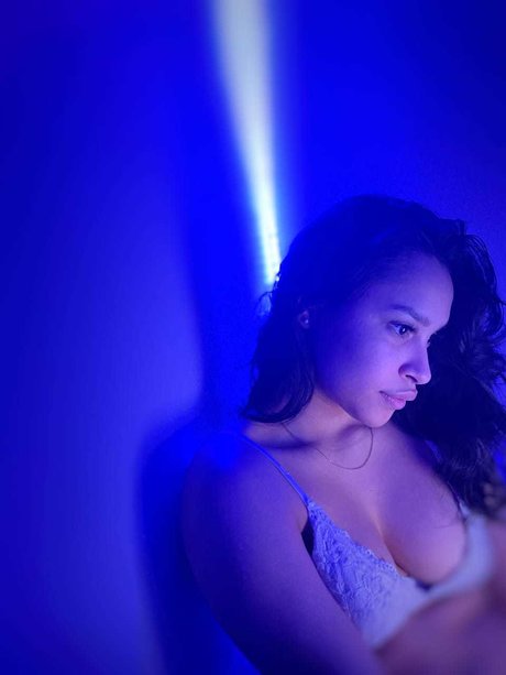 Naakte gelekte OnlyFans-foto van Manu 