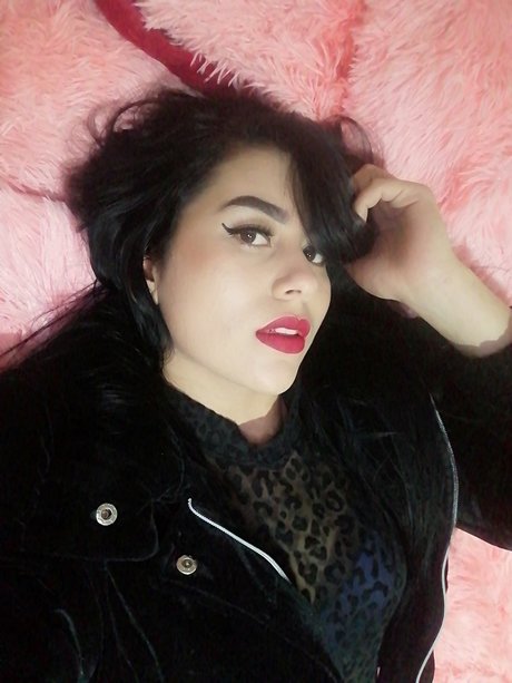 Naakte gelekte OnlyFans-foto van Kathecam