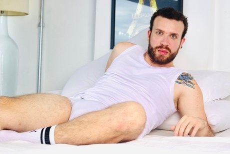 Naakte gelekte OnlyFans-foto van Rogerio Rogers