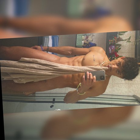 Naakte gelekte OnlyFans-foto van Mark Ferrera