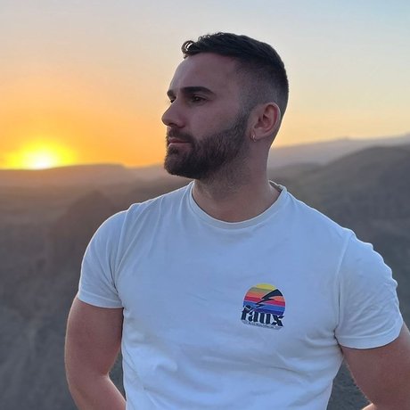 Naakte gelekte OnlyFans-foto van Mario Corinto