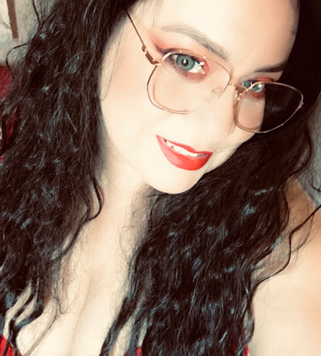 Naakte gelekte OnlyFans-foto van Anika Magia