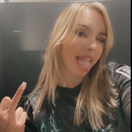 Naakte gelekte OnlyFans-foto van The Girl Next Door