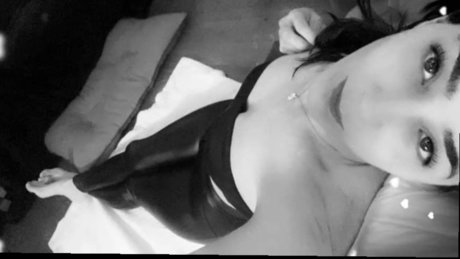 Naakte gelekte OnlyFans-foto van Becca