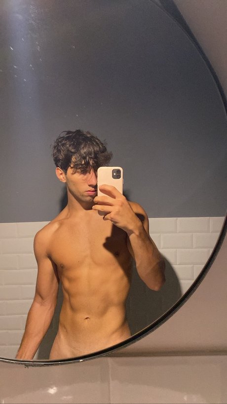 Naakte gelekte OnlyFans-foto van Mata