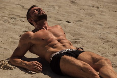 Naakte gelekte OnlyFans-foto van Master Wolf