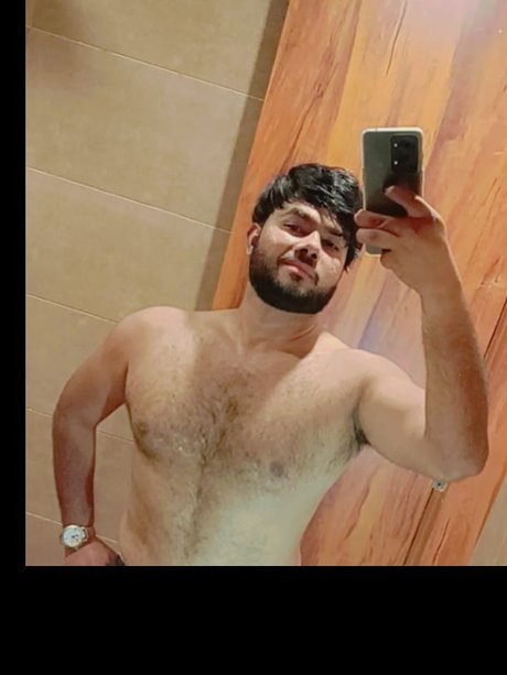 Naakte gelekte OnlyFans-foto van Master Rockyx