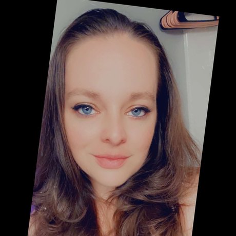 Naakte gelekte OnlyFans-foto van Massage Vixen