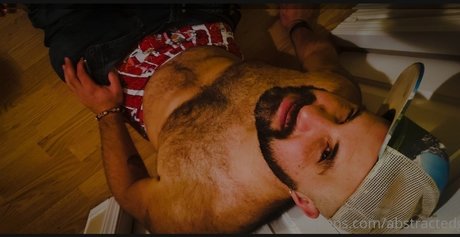 Naakte gelekte OnlyFans-foto van Beardedsnack
