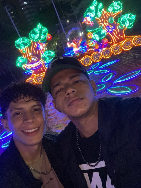 Naakte gelekte OnlyFans-foto van Blake And  Bart