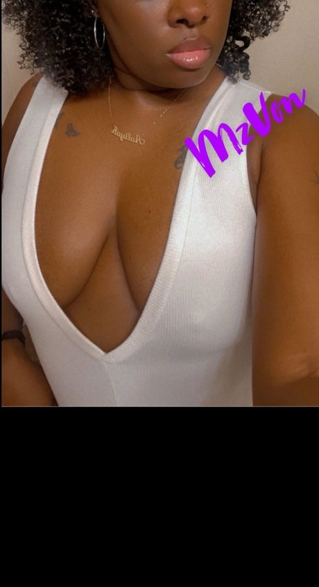 Naakte gelekte OnlyFans-foto van Mzvon2u