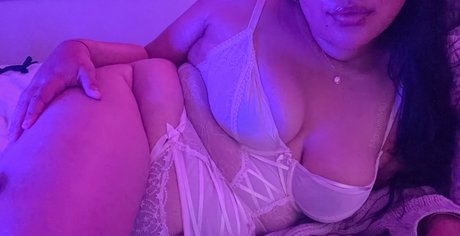 Naakte gelekte OnlyFans-foto van Yumi  Chubby Asian Bbw