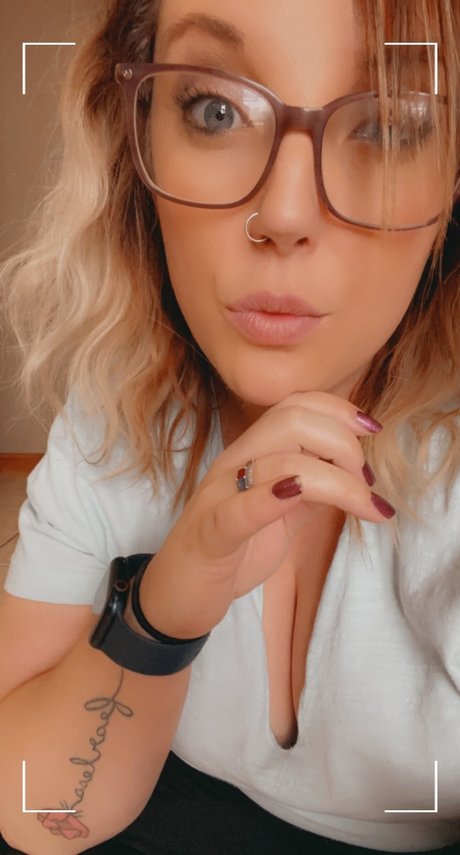 Naakte gelekte OnlyFans-foto van May