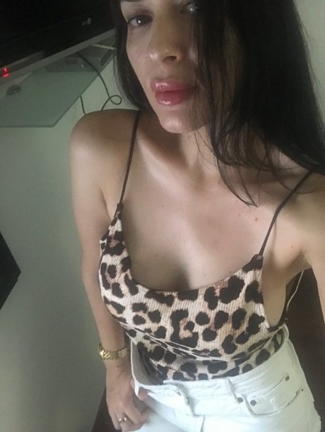 Naakte gelekte OnlyFans-foto van Maru