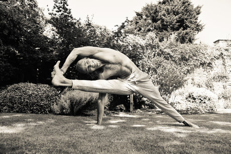 Naakte gelekte OnlyFans-foto van Mensnudeyogauk