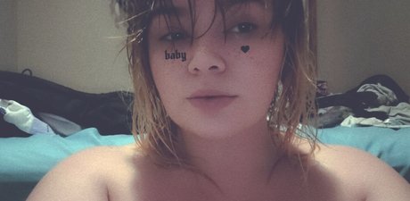 Naakte gelekte OnlyFans-foto van Melony Poke