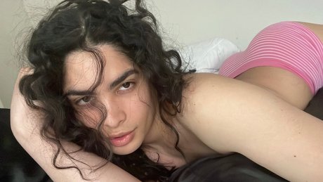 Naakte gelekte OnlyFans-foto van Mellowbitchy