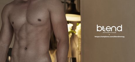 Naakte gelekte OnlyFans-foto van Blend  Men Photobook Magazine
