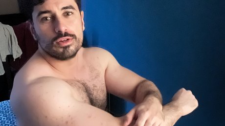 Naakte gelekte OnlyFans-foto van Mehdi