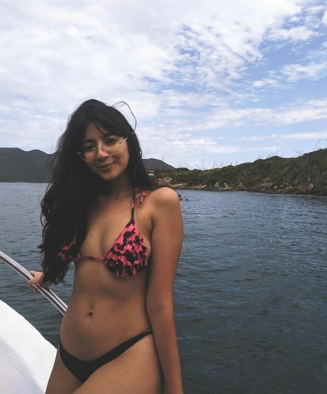 Naakte gelekte OnlyFans-foto van Tayhuhu