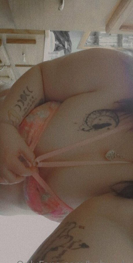Naakte gelekte OnlyFans-foto van Babyvix