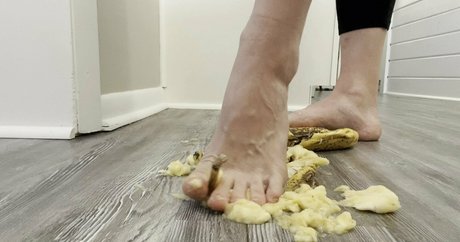 Naakte gelekte OnlyFans-foto van Footivities