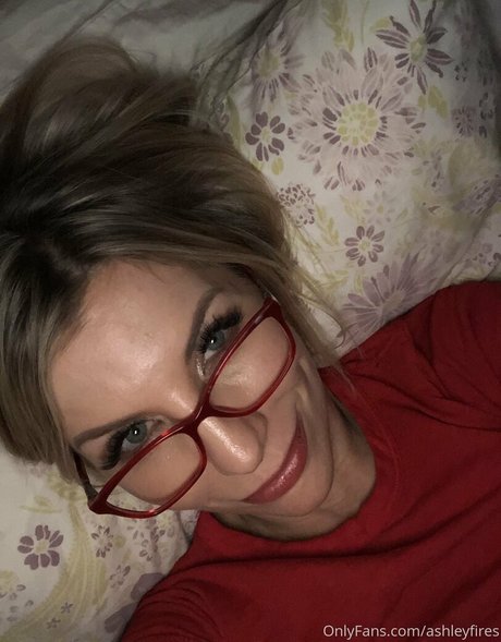 Naakte gelekte OnlyFans-foto van Ashleyfires