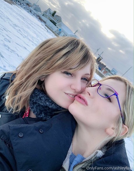 Naakte gelekte OnlyFans-foto van Ashleyfires