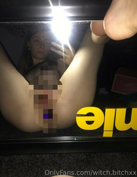 Naakte gelekte OnlyFans-foto van Witchbitchxx