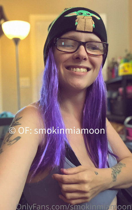 Naakte gelekte OnlyFans-foto van Smokinmiamoon
