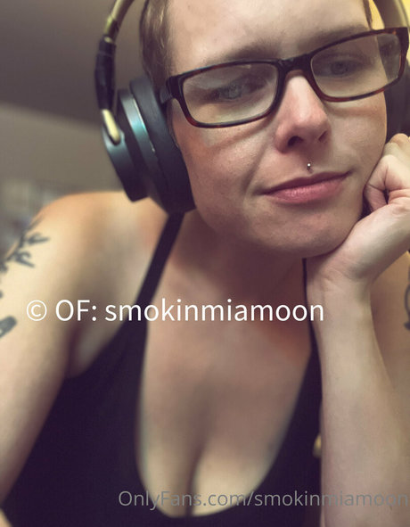 Naakte gelekte OnlyFans-foto van Smokinmiamoon