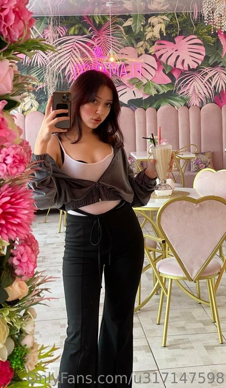 Naakte gelekte OnlyFans-foto van Elliemooree
