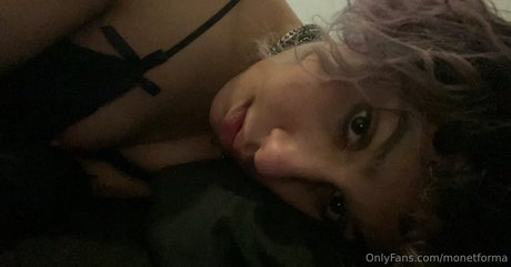 Naakte gelekte OnlyFans-foto van Monetforma