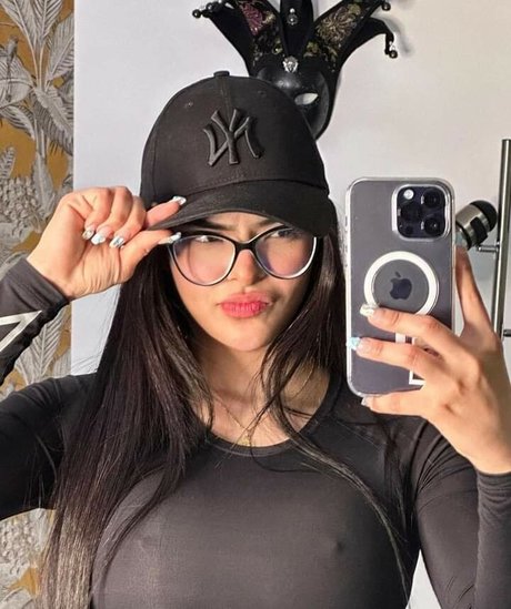 Naakte gelekte OnlyFans-foto van Kimberly Delagdo Alvarez