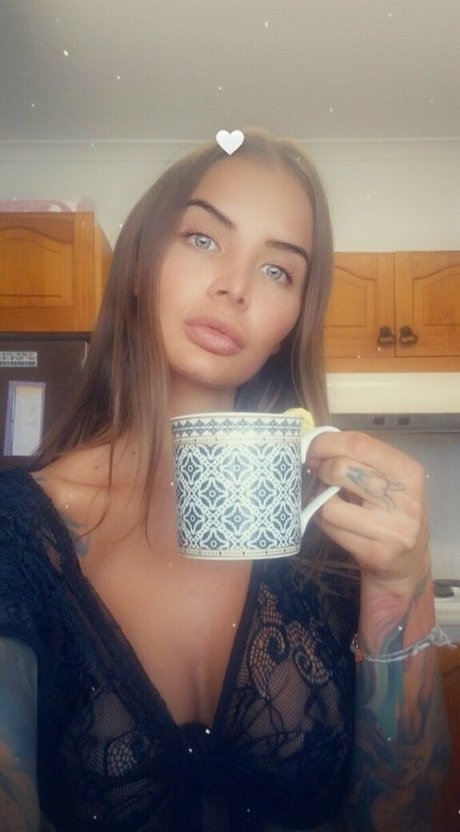 Naakte gelekte OnlyFans-foto van Evelyn