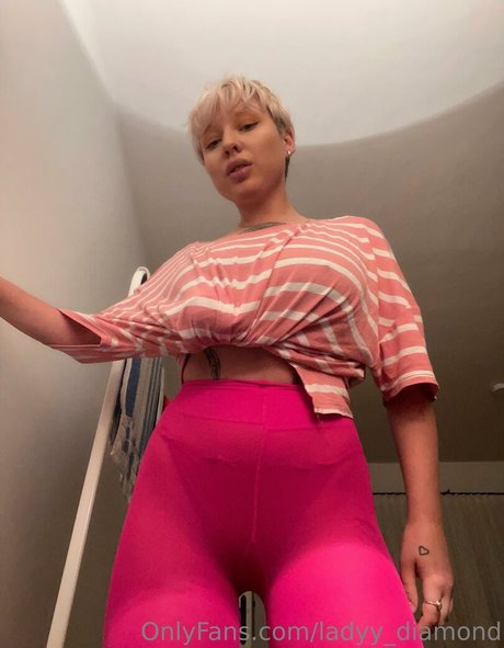 Naakte gelekte OnlyFans-foto van Ladyydiamond