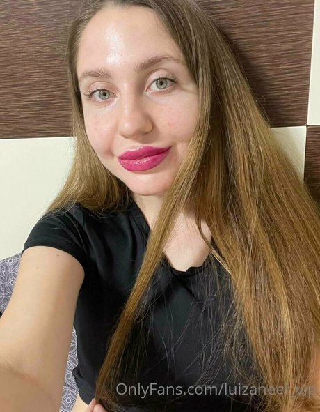 Naakte gelekte OnlyFans-foto van Leeloolee